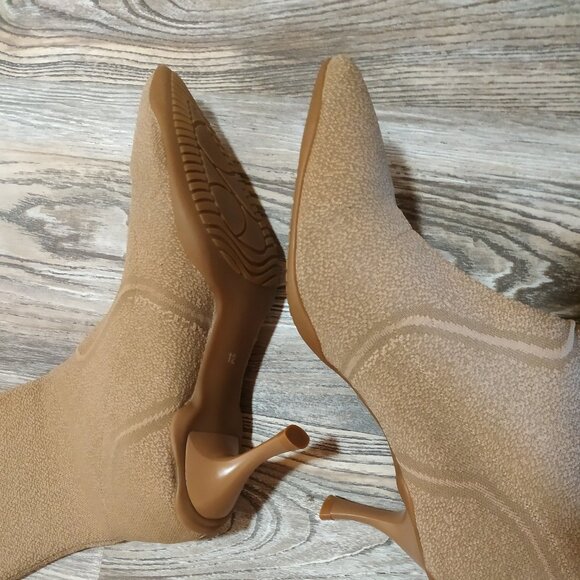 Knee High Kitten Heel Boots with Pointed Toes and Faux Knit Texture - Picture 8 of 10